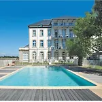 Château Vue Piscine