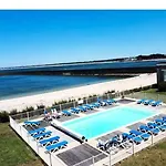 Château Vue Piscine