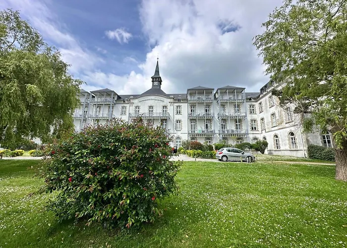 Château Vue Piscine