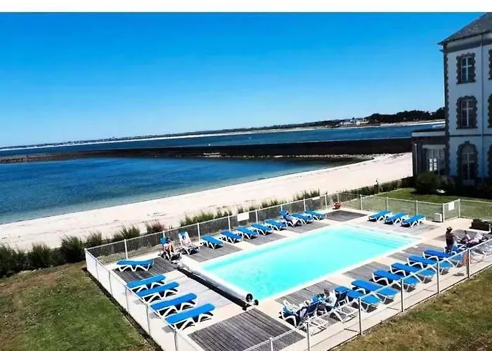 Château Vue Piscine